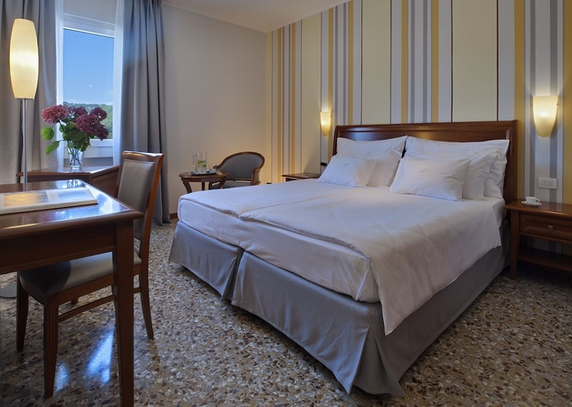 Imagen de la habitación del Hotel San Pietro, Bardolino. Foto 13