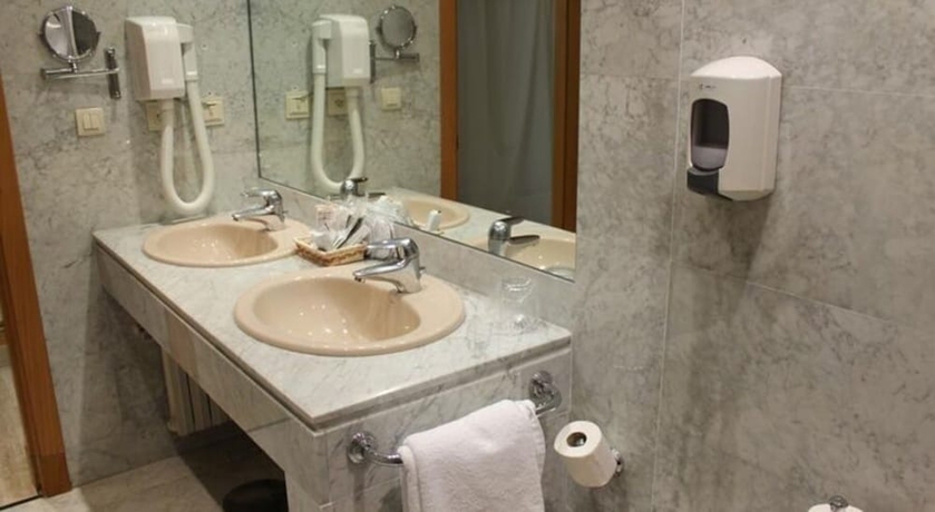 Imagen de la habitación del Hotel San Polo. Foto 14