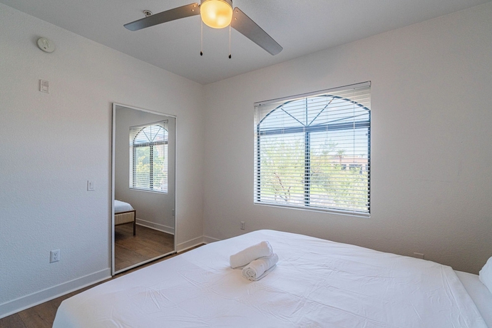Imagen de la habitación del Hotel San Portella. Foto 5