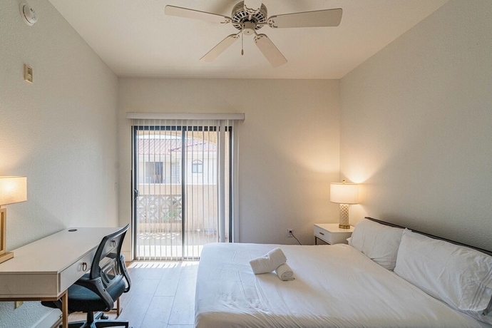 Imagen de la habitación del Hotel San Portella. Foto 10
