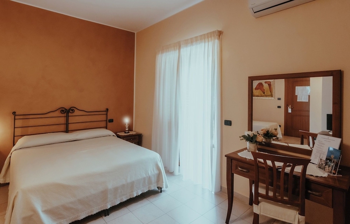 Imagen de la habitación del Hotel San Raffaele Restaurant and Resort. Foto 2