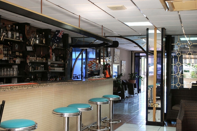 Imagen del bar/restaurante del Hotel San Remo, Larnaca. Foto 4