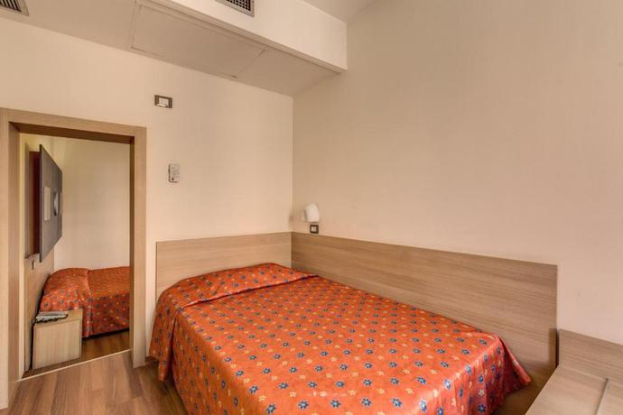 Imagen de la habitación del Hotel San Remo, Plaza de la Rep&uacute;blica. Foto 9