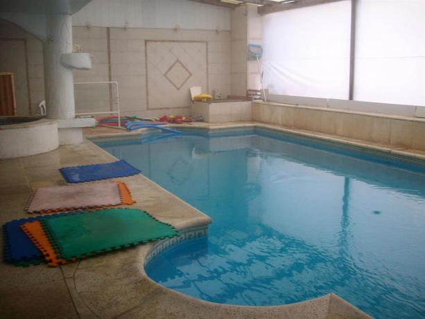 Imagen de la piscina del Hotel San Remo Resort. Foto 9