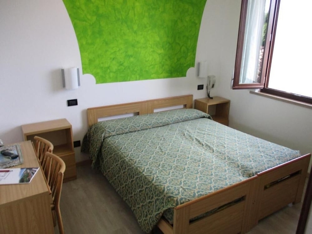 Imagen de la habitación del Hotel San Remo, San Zeno di Montagna. Foto 11