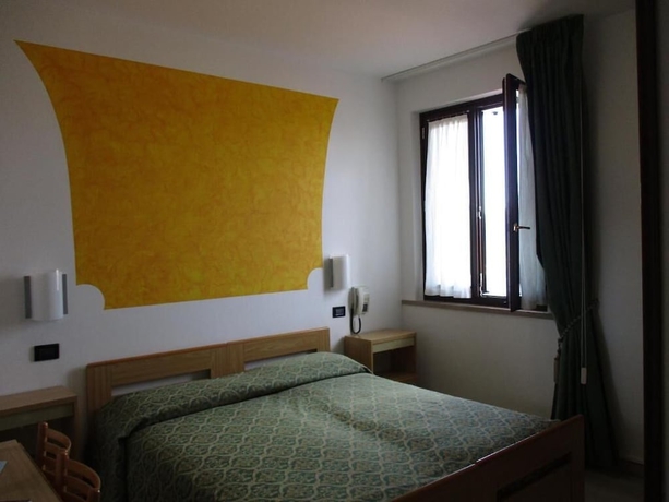 Imagen de la habitación del Hotel San Remo, San Zeno di Montagna. Foto 18