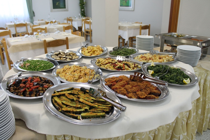 Imagen del bar/restaurante del Hotel San Remo, Villa Rosa. Foto 3