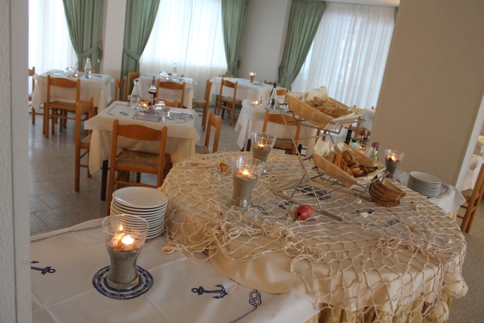 Imagen del bar/restaurante del Hotel San Remo, Villa Rosa. Foto 4