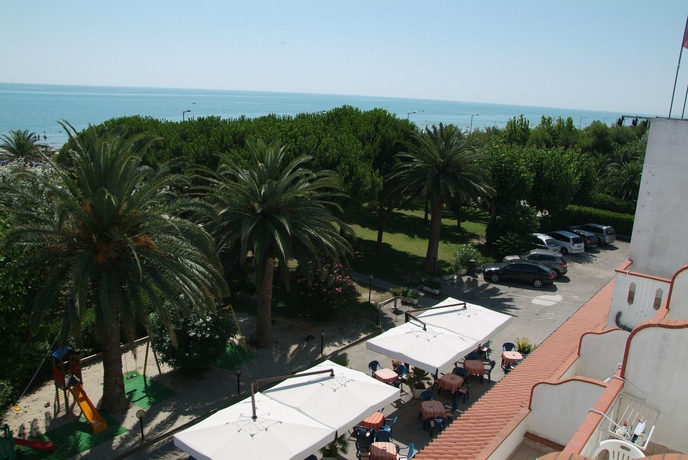 Imagen de los exteriores del Hotel San Remo, Villa Rosa. Foto 11