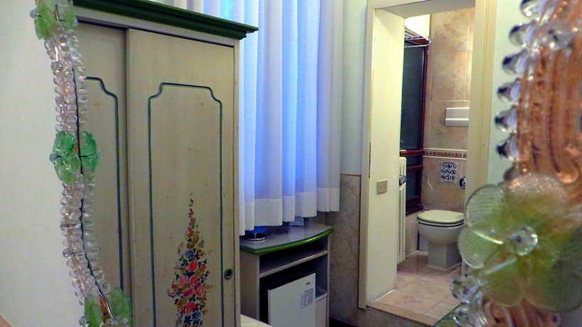 Imagen de la habitación del Hotel San Salvador, Venecia. Foto 4