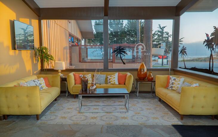 Imagen del bar/restaurante del Hotel San Simeon Lodge. Foto 10
