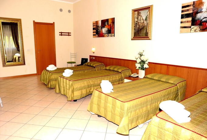 Imagen de la habitación del Hotel San Siro Fiera. Foto 5