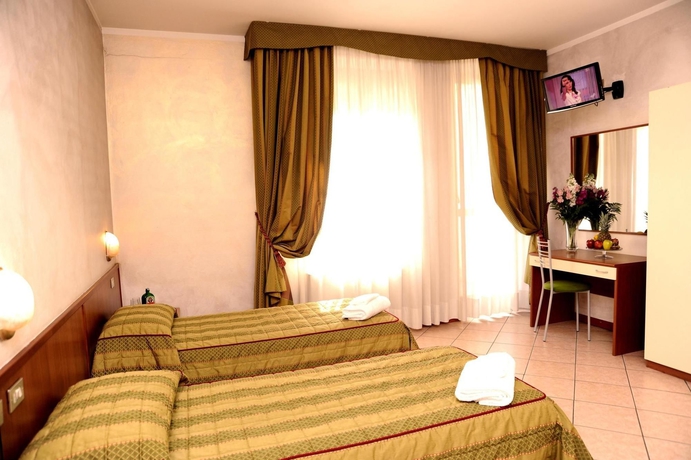 Imagen de la habitación del Hotel San Siro Fiera. Foto 6