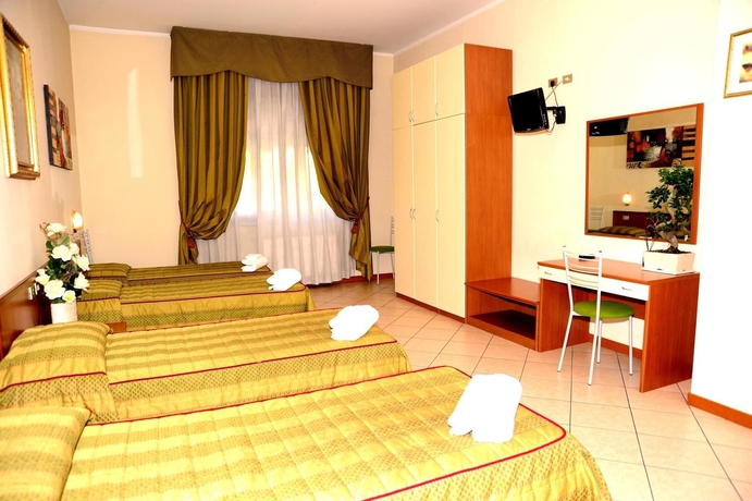 Imagen de la habitación del Hotel San Siro Fiera. Foto 11