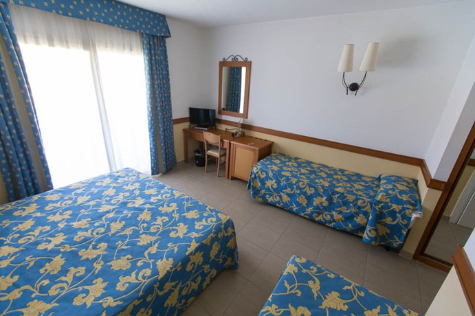 Imagen de la habitación del Hotel San Teodoro. Foto 8