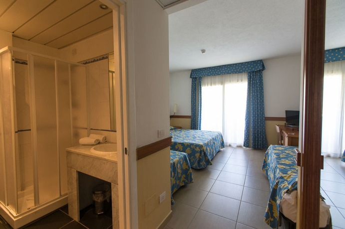 Imagen de la habitación del Hotel San Teodoro. Foto 9