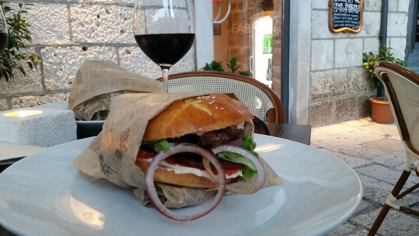 Imagen del bar/restaurante del Hotel San Teodoro, Korcula. Foto 2