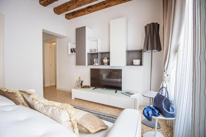 Imagen general del Hotel San Teodoro Palace - Luxury Apartments. Foto 12