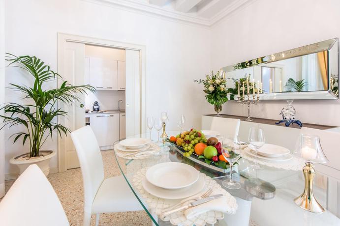 Imagen general del Hotel San Teodoro Palace - Luxury Apartments. Foto 13