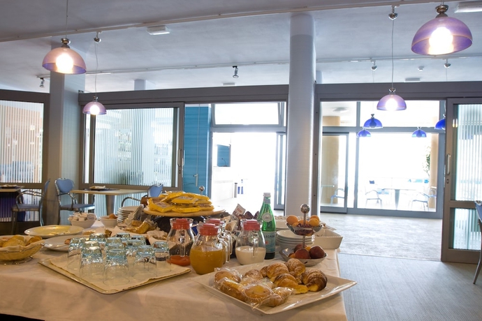 Imagen del bar/restaurante del Hotel San Terenzo. Foto 2