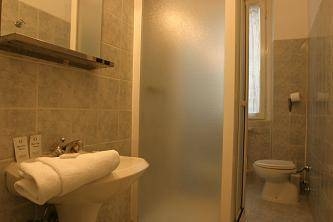 Imagen de la habitación del Hotel San Tomaso. Foto 8