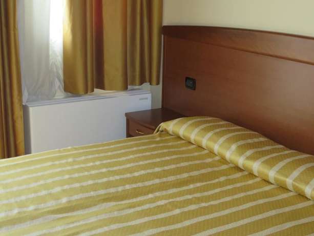 Imagen de la habitación del Hotel San Tomio. Foto 7