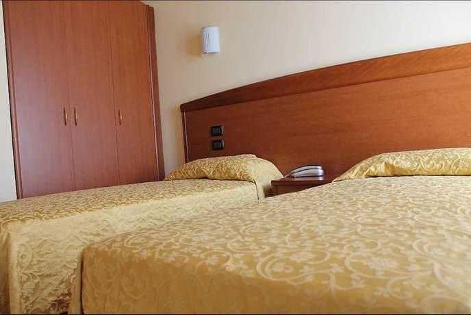 Imagen de la habitación del Hotel San Tomio. Foto 8