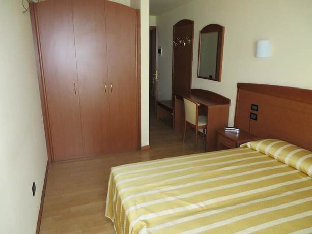 Imagen de la habitación del Hotel San Tomio. Foto 10