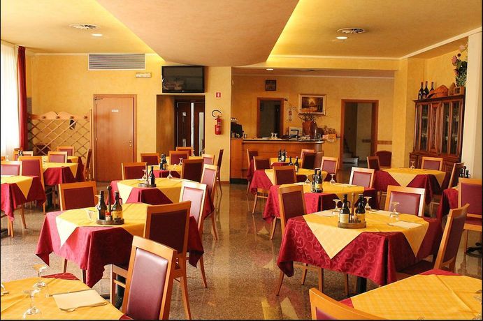 Imagen del bar/restaurante del Hotel San Tomio. Foto 5