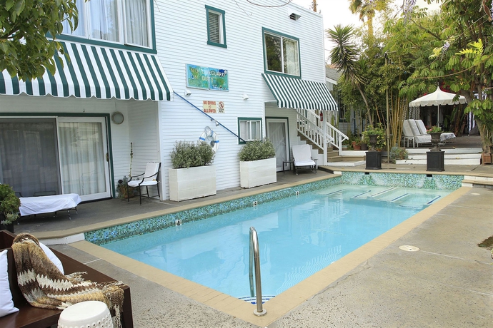 Imagen de la piscina del Hotel San Vicente Bungalows. Foto 14