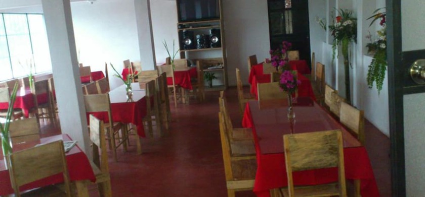 Imagen del bar/restaurante del Hotel San Vicente, Cob&aacute;n. Foto 2