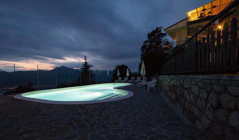 Imagen de la piscina del Hotel San Zeno. Foto 9
