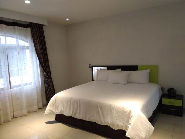 Imagen de la habitación del Hotel SanJo. Foto 10