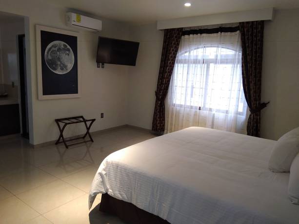 Imagen de la habitación del Hotel SanJo. Foto 12