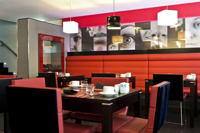 Imagen del bar/restaurante del Hotel Sana Capitol. Foto 4