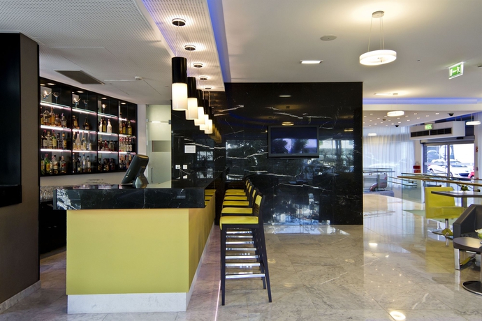 Imagen del bar/restaurante del Hotel Sana Capitol. Foto 8