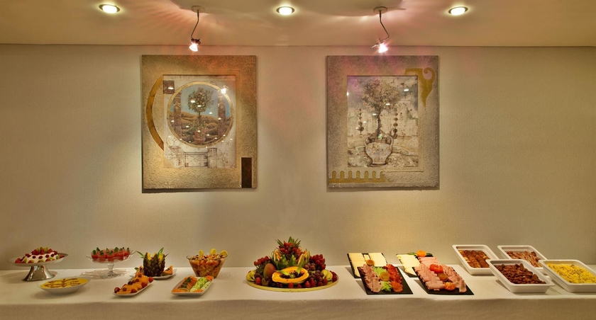 Imagen del bar/restaurante del Hotel Sana Reno. Foto 6