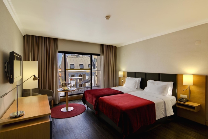 Imagen de la piscina del Hotel Sana Reno. Foto 16