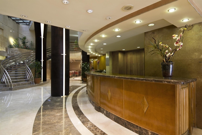 Imagen de los interiores del Hotel Sana Reno. Foto 15