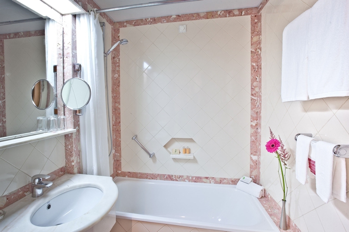 Imagen de la habitación del Hotel Sana Rex. Foto 8