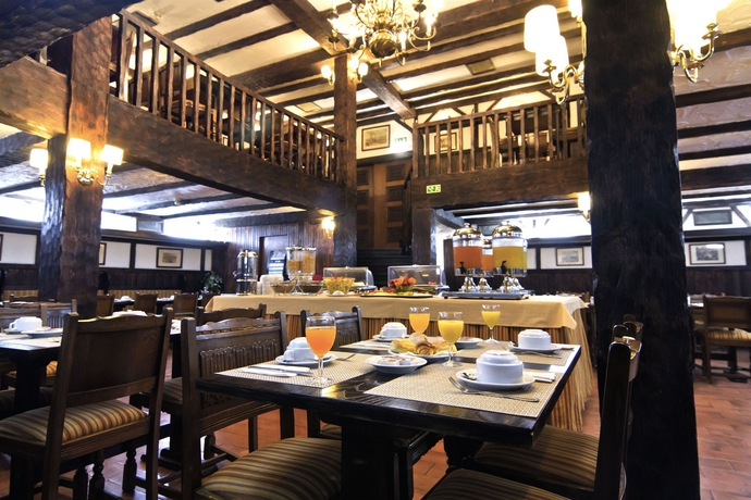 Imagen del bar/restaurante del Hotel Sana Rex. Foto 4