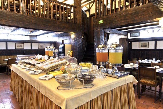 Imagen del bar/restaurante del Hotel Sana Rex. Foto 7