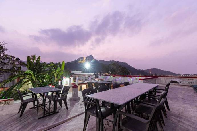 Imagen del bar/restaurante del Hotel Sanand Heritage Mount Abu. Foto 4