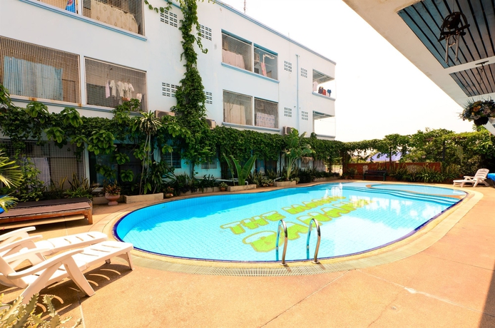 Imagen de la piscina del Hotel Sananwan Palace. Foto 15