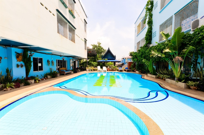 Imagen de la piscina del Hotel Sananwan Palace. Foto 16