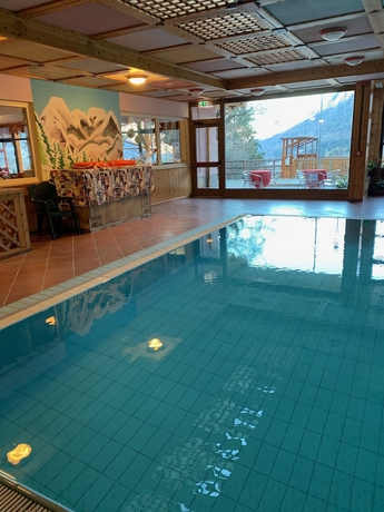 Imagen de la piscina del Hotel Sancamillo. Foto 17