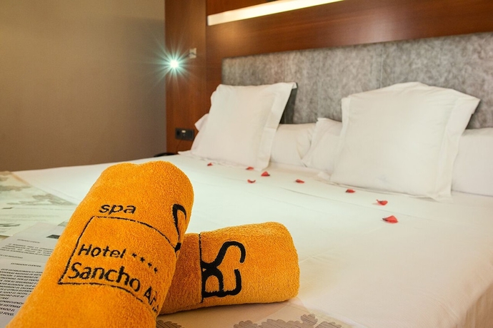 Imagen de la habitación del Hotel Sancho Abarca. Foto 6