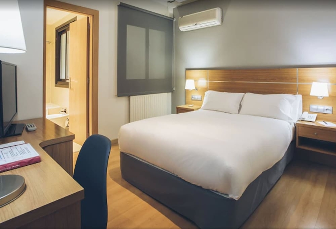 Imagen de la habitación del Hotel Sancho Ramirez. Foto 7