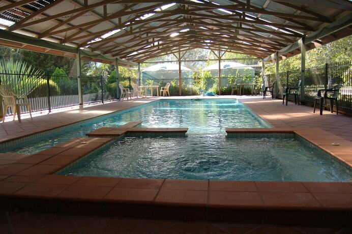 Imagen de la piscina del Hotel Sanctuary Park Cottages. Foto 39