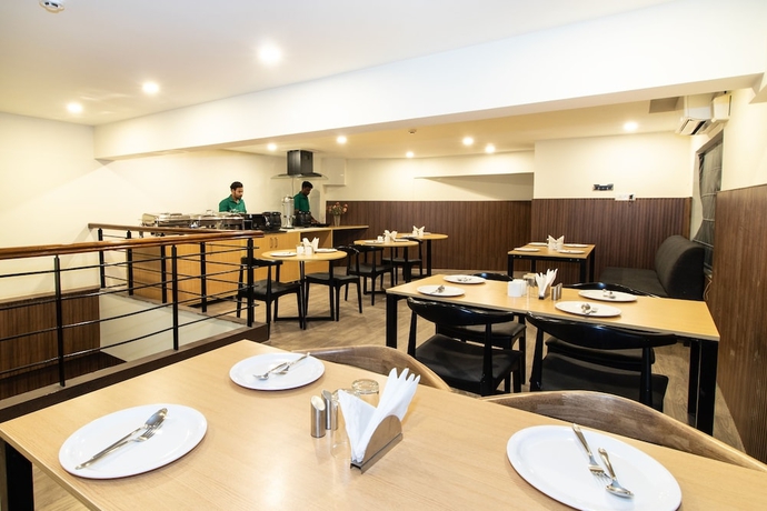 Imagen del bar/restaurante del Hotel Sanctum Suites Richmond Road Bangalore. Foto 3